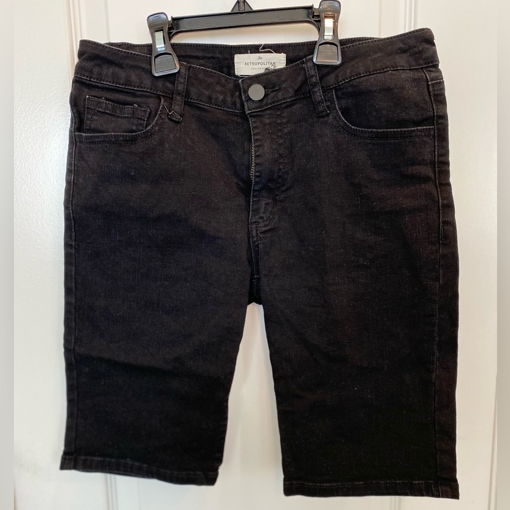 Retropolitan Black Bermuda Shorts